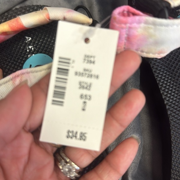 Aeropostale sandles size6and 7 women $8 each - Picture 2 of 4